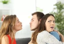 挽回前女友，如何做到成功？（重拾爱情，用正确方法和态度扭转颓势）