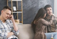 如何处理老公爱上别的女人的问题（夫妻关系危机、婚姻拯救、沟通与信任）