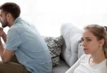 吵架后如何挽回感情（夫妻之间的争吵是正常的，怎样才能解决分歧并恢复信任呢？）