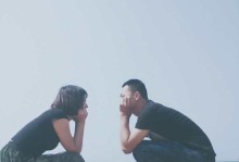 分手后如何挽回爱情（15个实用方法帮你重拾爱情的火花）