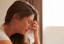闹离婚不如用心挽回（正确的方法让你成功挽回老公）