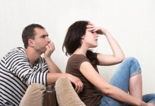 男人如何妥善处理婆媳矛盾问题（解决矛盾的关键在于沟通）