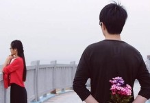 异地恋女友喜欢上别人了，如何重返她的心？（重新追回她的五大关键策略和实用技巧，助你成功挽回爱情）