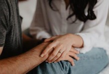 挽回女友的心，教你做个聪明男人（以和女朋友闹别扭了挽回的方法，让你重获爱情）