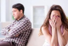 男人外遇怎么办？女人的应对策略（外遇、婚姻危机、自我保护、家庭和谐）
