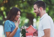 离婚后又联系情人的真实心理（情人、分手、挽回）