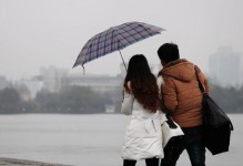 女人如何抓住男人的心？（15个步骤让你成为男人心中的女神！）