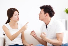 老公反复出轨，要不要离婚？（解读婚姻中的忠诚与背叛，探究选择离婚的理由与影响）