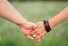 如何让男人想挽回你（15个让他追求你的技巧）