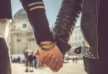 出轨后的挽回之道（如何重建信任和感情，让婚姻回到正轨）